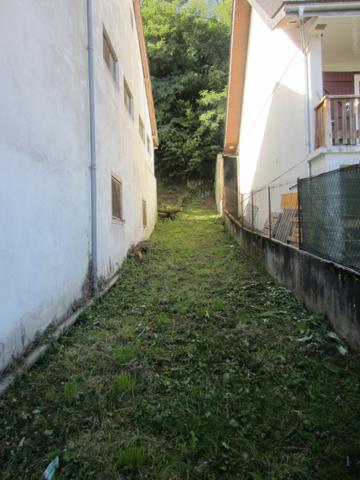 Audressein (09800) Grande maison de village avec annexes.