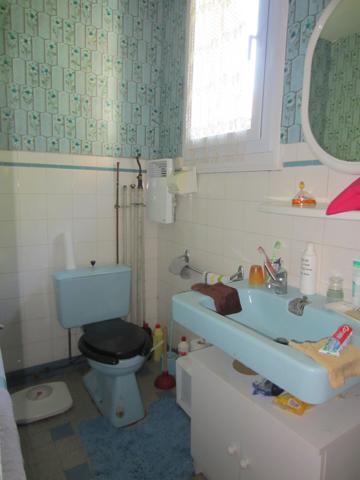 Audressein (09800) Grande maison de village avec annexes.