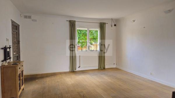 Maison
         6 pièces
        - 136 m² 750 000 € *