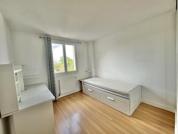 Maison
         6 pièces
        - 136 m² 750 000 € *