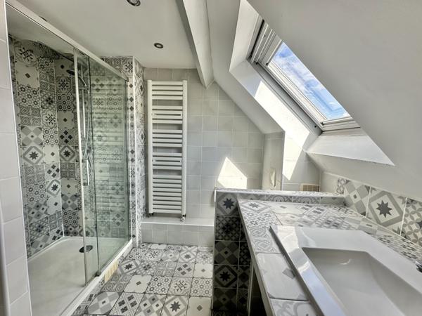 Maison
         6 pièces
        - 136 m² 750 000 € *