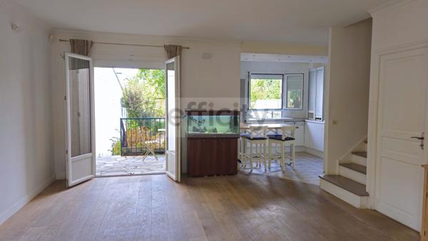 Maison
         6 pièces
        - 136 m² 750 000 € *