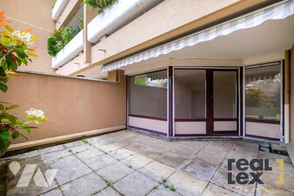 TASSIN LA DEMI LUNE / T3 AVEC 2 TERRASSES ET STATIONNEMENT PRIVATIF