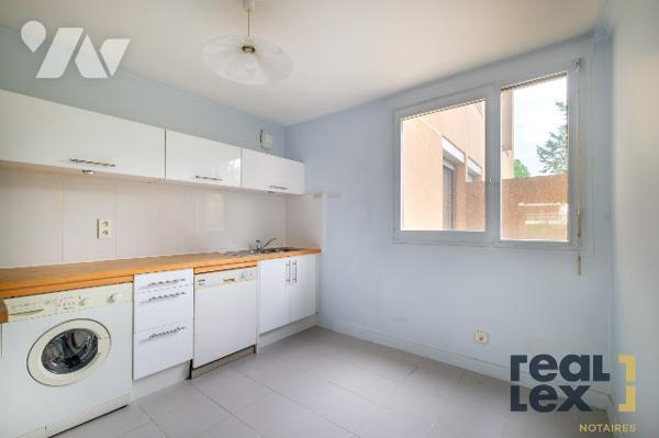 TASSIN LA DEMI LUNE / T3 AVEC 2 TERRASSES ET STATIONNEMENT PRIVATIF