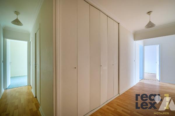 TASSIN LA DEMI LUNE / T3 AVEC 2 TERRASSES ET STATIONNEMENT PRIVATIF