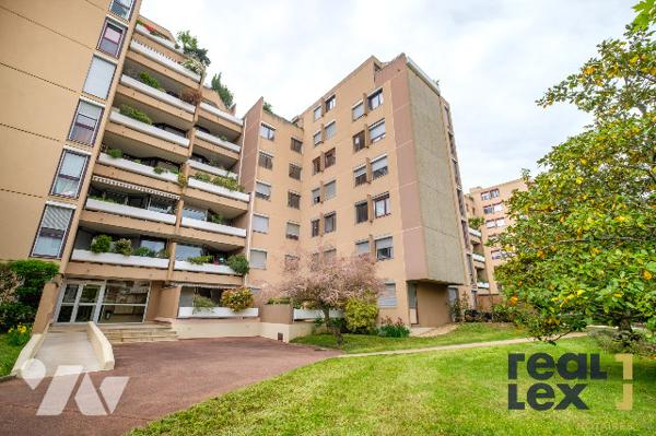 TASSIN LA DEMI LUNE / T3 AVEC 2 TERRASSES ET STATIONNEMENT PRIVATIF