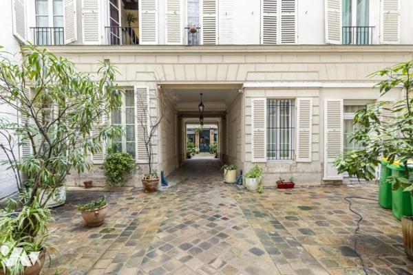 PARIS 6ème -  SAINT-PLACIDE - STUDIO 1ER ETAGE SUR JOLIE COUR