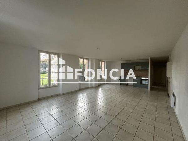 Location Appartement 2 pièces 72 m² - 11 Rue des Ecoles Castelferrus 82100