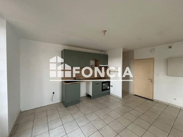 Location Appartement 2 pièces 72 m² - 11 Rue des Ecoles Castelferrus 82100