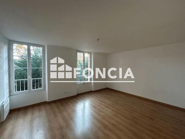 Location Appartement 2 pièces 72 m² - 11 Rue des Ecoles Castelferrus 82100