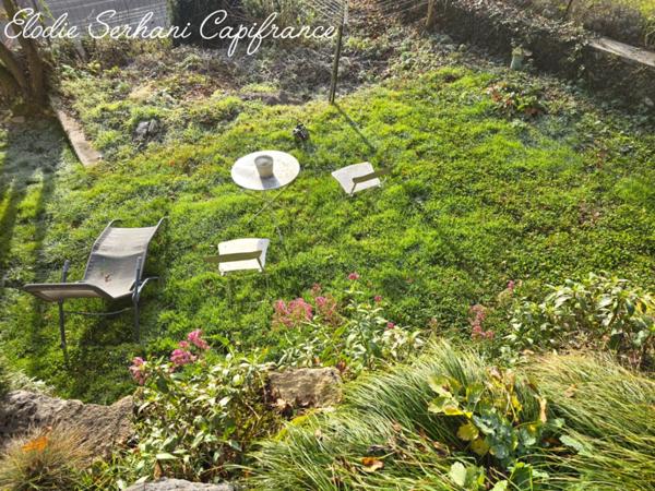 Coup de coeur, en Exclusivité maison de village T3 d'environ 88m2 sur une parcelle de 963m2 + 110m2 de garage + 100m2 combles