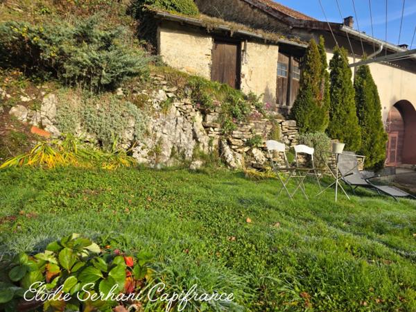 Coup de coeur, en Exclusivité maison de village T3 d'environ 88m2 sur une parcelle de 963m2 + 110m2 de garage + 100m2 combles