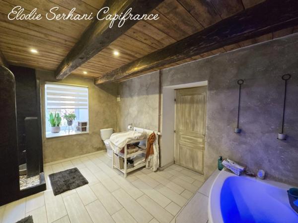 Coup de coeur, en Exclusivité maison de village T3 d'environ 88m2 sur une parcelle de 963m2 + 110m2 de garage + 100m2 combles