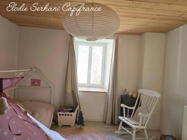 Coup de coeur, en Exclusivité maison de village T3 d'environ 88m2 sur une parcelle de 963m2 + 110m2 de garage + 100m2 combles