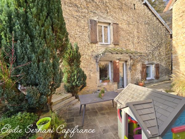 Coup de coeur, en Exclusivité maison de village T3 d'environ 88m2 sur une parcelle de 963m2 + 110m2 de garage + 100m2 combles