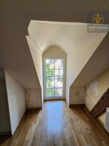 Vente                                                      Maison
                        
                     5 pièces                      133 m2                     à Avaray