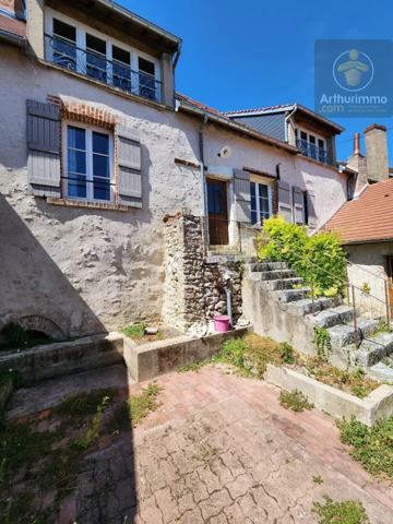 Vente                                                      Maison
                        
                     5 pièces                      133 m2                     à Avaray
