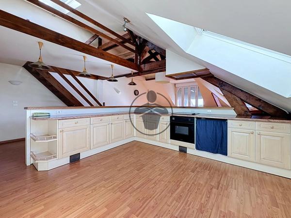 Location                                                      Appartement
                        
                     3 pièces                      83 m2                     à Saint-Quentin