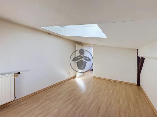 Location                                                      Appartement
                        
                     3 pièces                      83 m2                     à Saint-Quentin