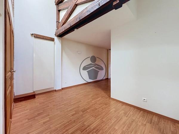Location                                                      Appartement
                        
                     3 pièces                      83 m2                     à Saint-Quentin