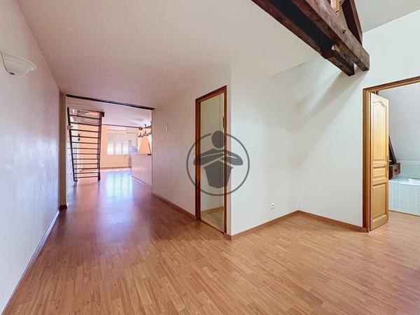 Location                                                      Appartement
                        
                     3 pièces                      83 m2                     à Saint-Quentin