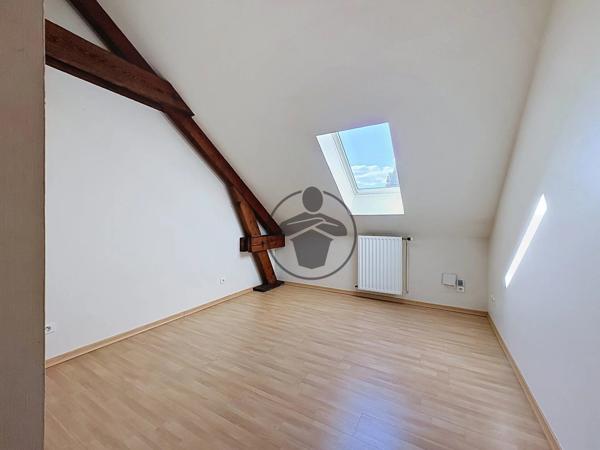 Location                                                      Appartement
                        
                     3 pièces                      83 m2                     à Saint-Quentin
