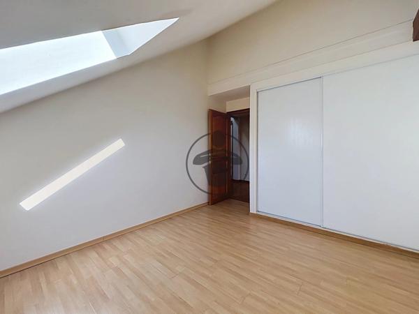 Location                                                      Appartement
                        
                     3 pièces                      83 m2                     à Saint-Quentin