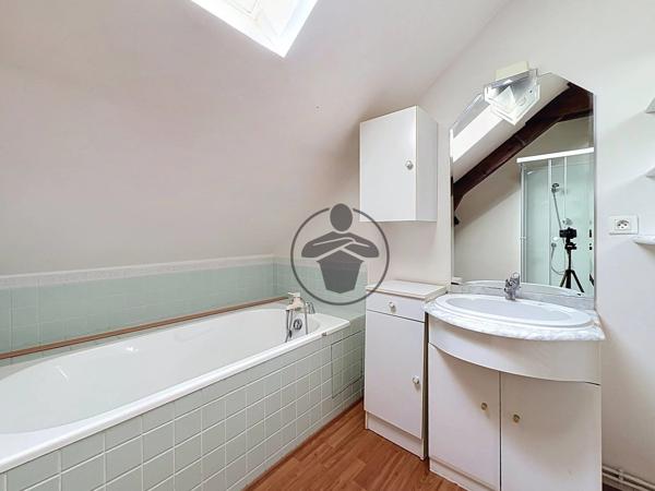 Location                                                      Appartement
                        
                     3 pièces                      83 m2                     à Saint-Quentin