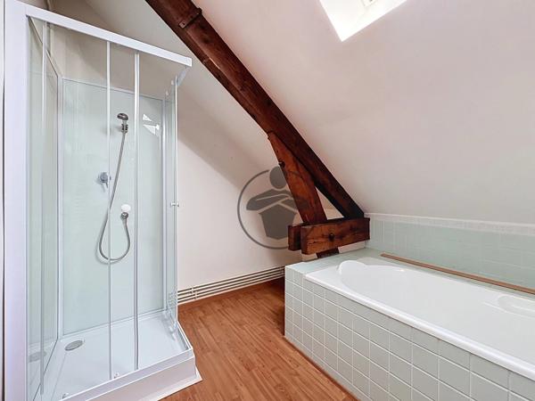 Location                                                      Appartement
                        
                     3 pièces                      83 m2                     à Saint-Quentin