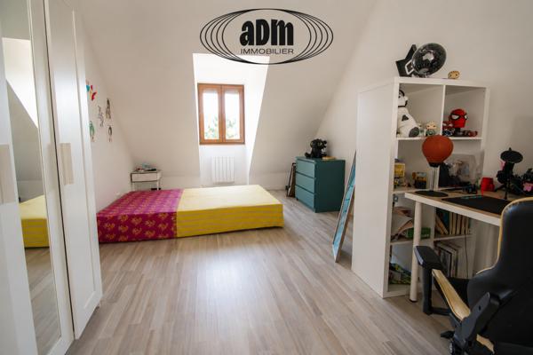 Maison
                                                                                                                                                                                                                                                                                                                        6 pièce(s)                                                                                                                                                                                                          5 chambre(s)                                                                                                                                                                                                          207  m²