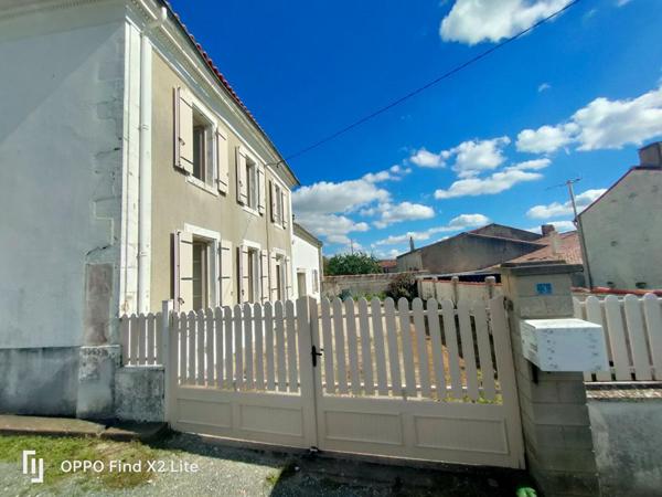 Maison Saint Saturnin Du Bois 8 pièce(s) 120 m2