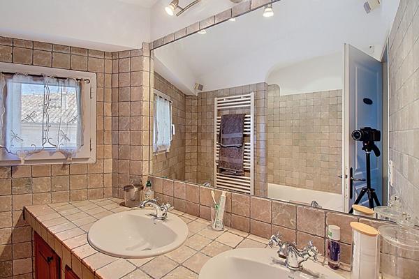 À VENDRE EN EXCLUSIVITÉ à DRAGUIGNAN Appartement 114 m² en dernier étage 3/4 chambres