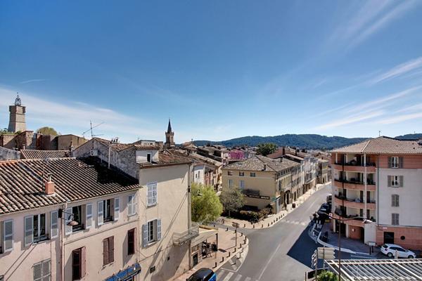 À VENDRE EN EXCLUSIVITÉ à DRAGUIGNAN Appartement 114 m² en dernier étage 3/4 chambres