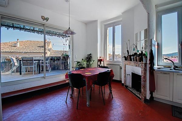 À VENDRE EN EXCLUSIVITÉ à DRAGUIGNAN Appartement 114 m² en dernier étage 3/4 chambres