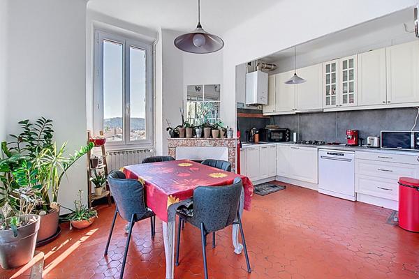 À VENDRE EN EXCLUSIVITÉ à DRAGUIGNAN Appartement 114 m² en dernier étage 3/4 chambres