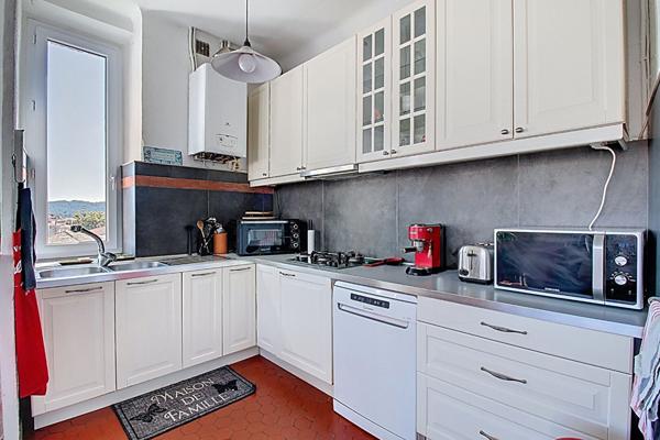 À VENDRE EN EXCLUSIVITÉ à DRAGUIGNAN Appartement 114 m² en dernier étage 3/4 chambres