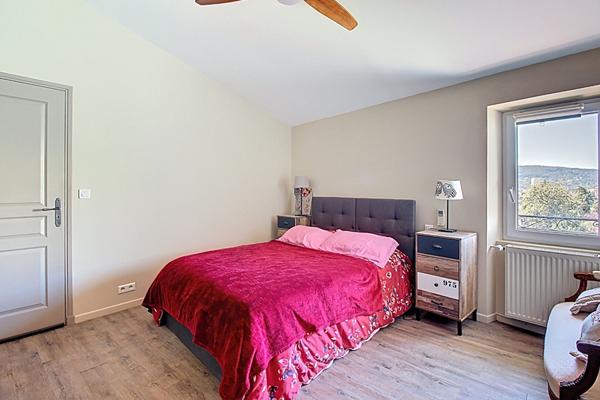 À VENDRE EN EXCLUSIVITÉ à DRAGUIGNAN Appartement 114 m² en dernier étage 3/4 chambres