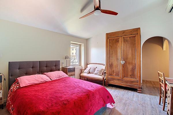 À VENDRE EN EXCLUSIVITÉ à DRAGUIGNAN Appartement 114 m² en dernier étage 3/4 chambres