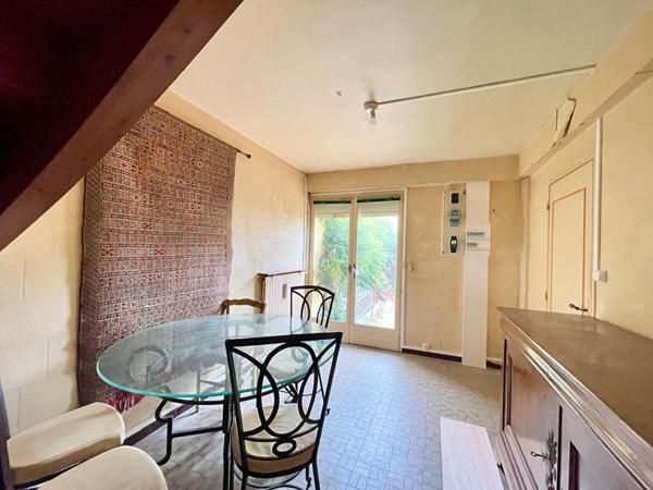 VILLENAVE D'ORNON-CHAMBERY. Maison traditionnelle -3 chambres - Jardin - Garage