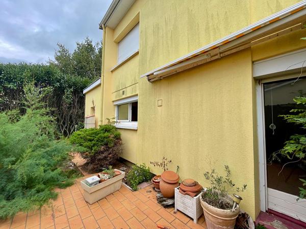 VILLENAVE D'ORNON-CHAMBERY. Maison traditionnelle -3 chambres - Jardin - Garage