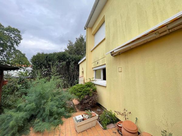 VILLENAVE D'ORNON-CHAMBERY. Maison traditionnelle -3 chambres - Jardin - Garage