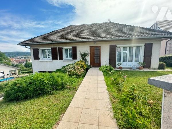 Maison sur sous-sol à VESOUL avec jardin et terrain clos et arboré 5 chambres avec vue sur Vesoul