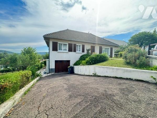 Maison sur sous-sol à VESOUL avec jardin et terrain clos et arboré 5 chambres avec vue sur Vesoul