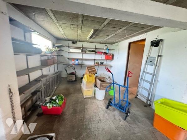 Maison sur sous-sol à VESOUL avec jardin et terrain clos et arboré 5 chambres avec vue sur Vesoul