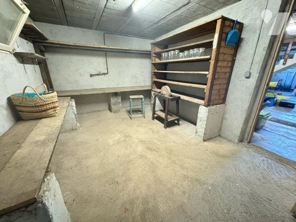 Maison sur sous-sol à VESOUL avec jardin et terrain clos et arboré 5 chambres avec vue sur Vesoul