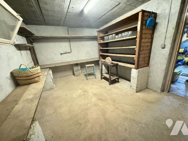 Maison sur sous-sol à VESOUL avec jardin et terrain clos et arboré 5 chambres avec vue sur Vesoul