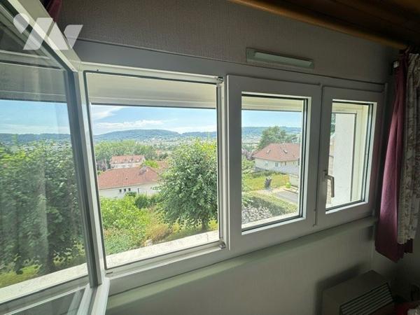Maison sur sous-sol à VESOUL avec jardin et terrain clos et arboré 5 chambres avec vue sur Vesoul