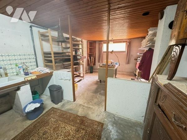 Maison sur sous-sol à VESOUL avec jardin et terrain clos et arboré 5 chambres avec vue sur Vesoul