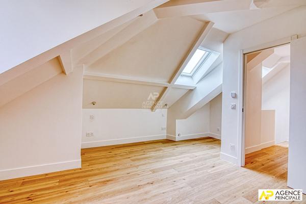 Versailles Notre-Dame Les Prés exceptionnelle maison de ville de 186.55 m² au sol avec sous-sol total de 72 m², cave et garage de 18 m² 2 070 000 € ** - Référence 27031