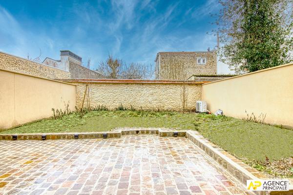 Versailles Notre-Dame Les Prés exceptionnelle maison de ville de 186.55 m² au sol avec sous-sol total de 72 m², cave et garage de 18 m² 2 070 000 € ** - Référence 27031